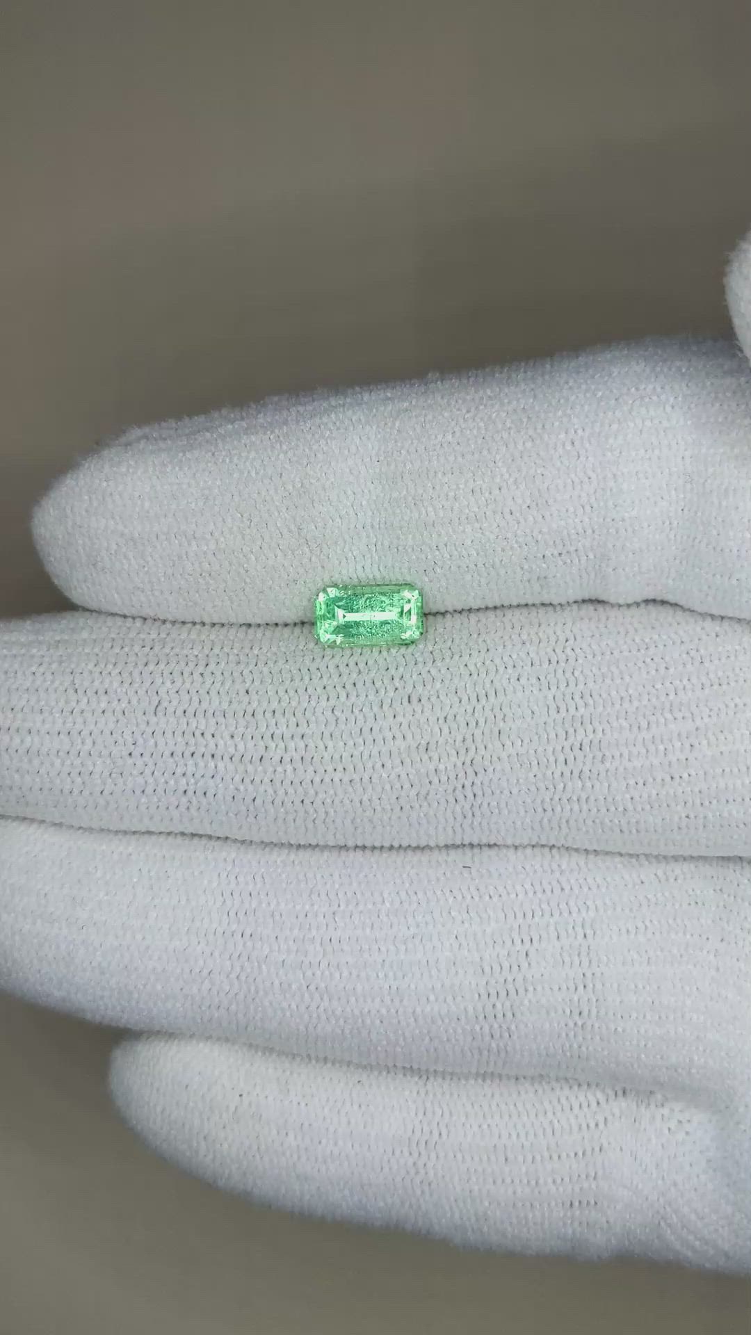 0.91 Ct. Emerald from Russia Size Video