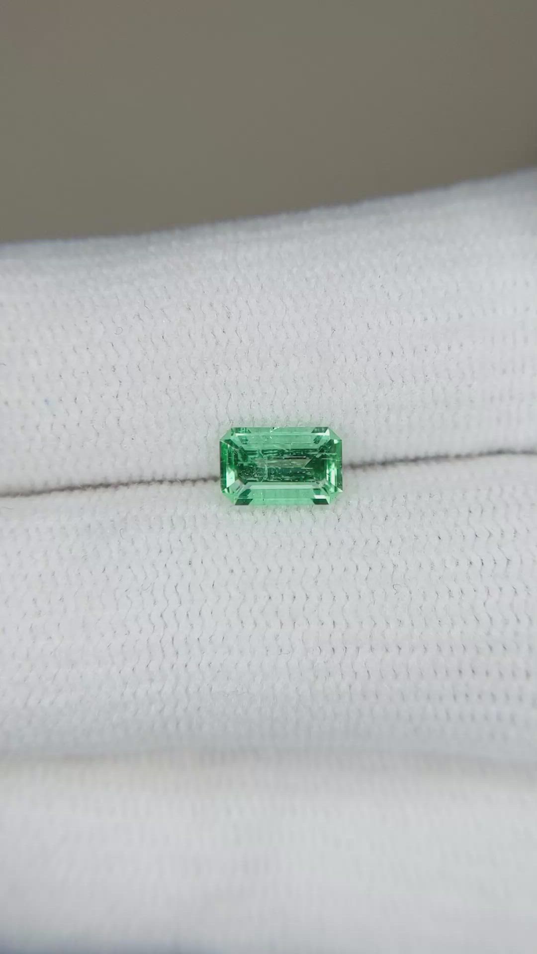 0.60 Ct. Emerald from Russia Size Video