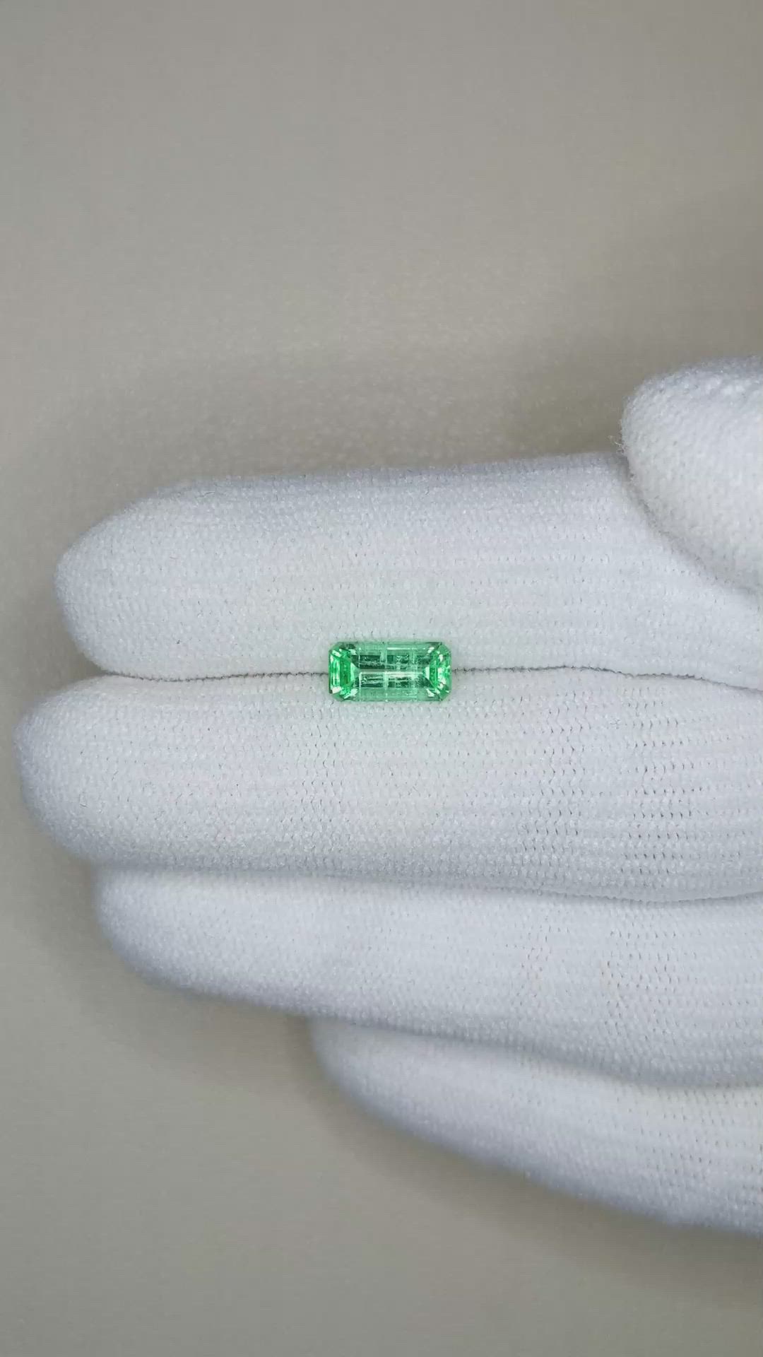 0.89 Ct. Emerald from Russia Size Video