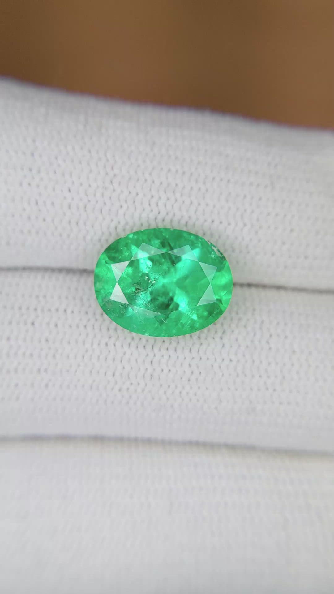 4.26 Ct. Emerald from Colombia Size Video