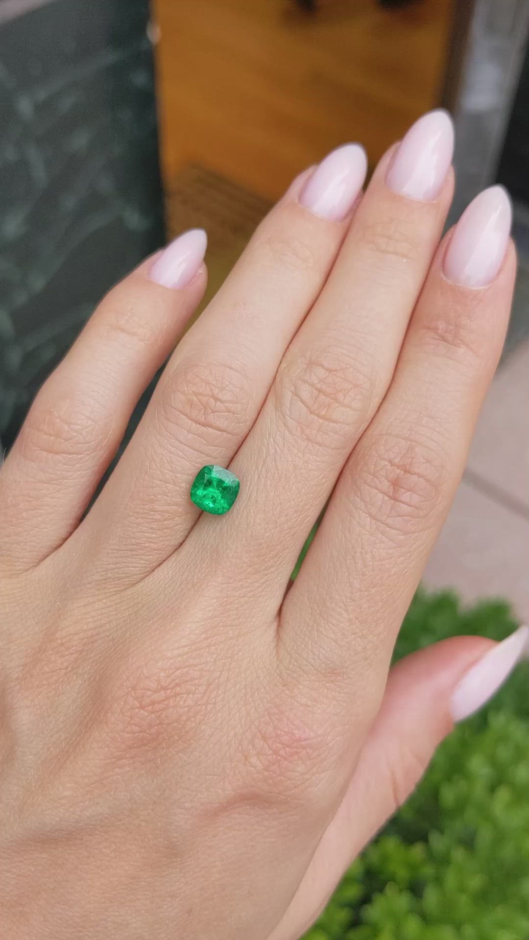 1.00 Ct. Emerald from Colombia Size Video