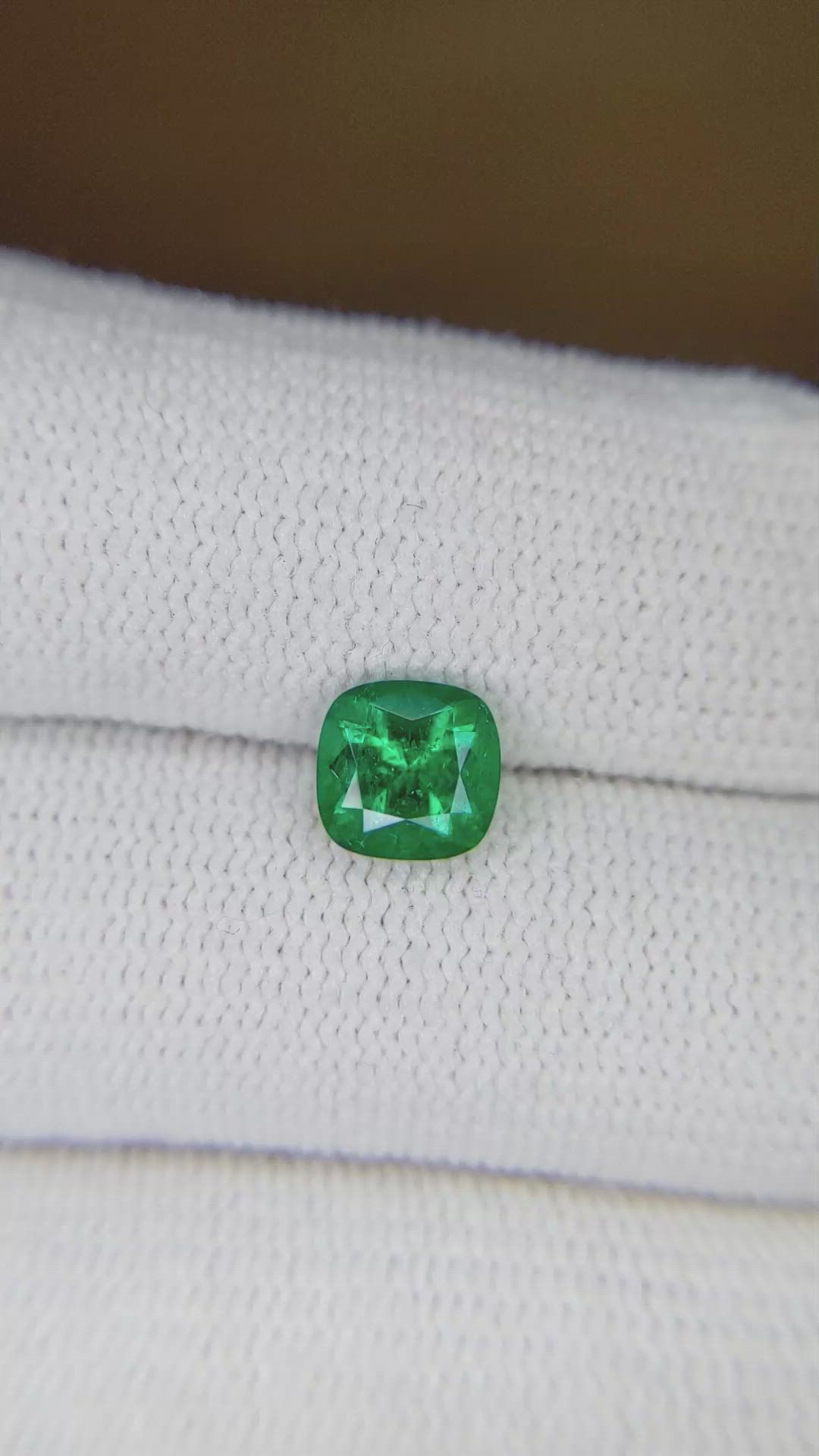 1.00 Ct. Emerald from Colombia Size Video