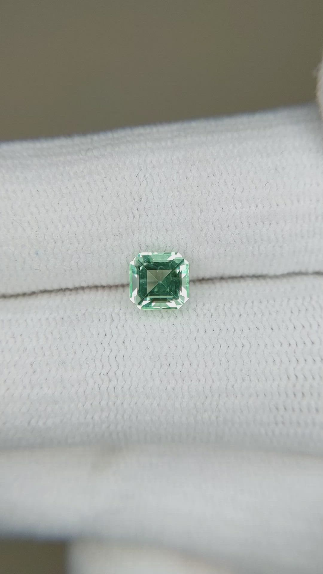 0.71 Ct. Emerald from Russia Size Video