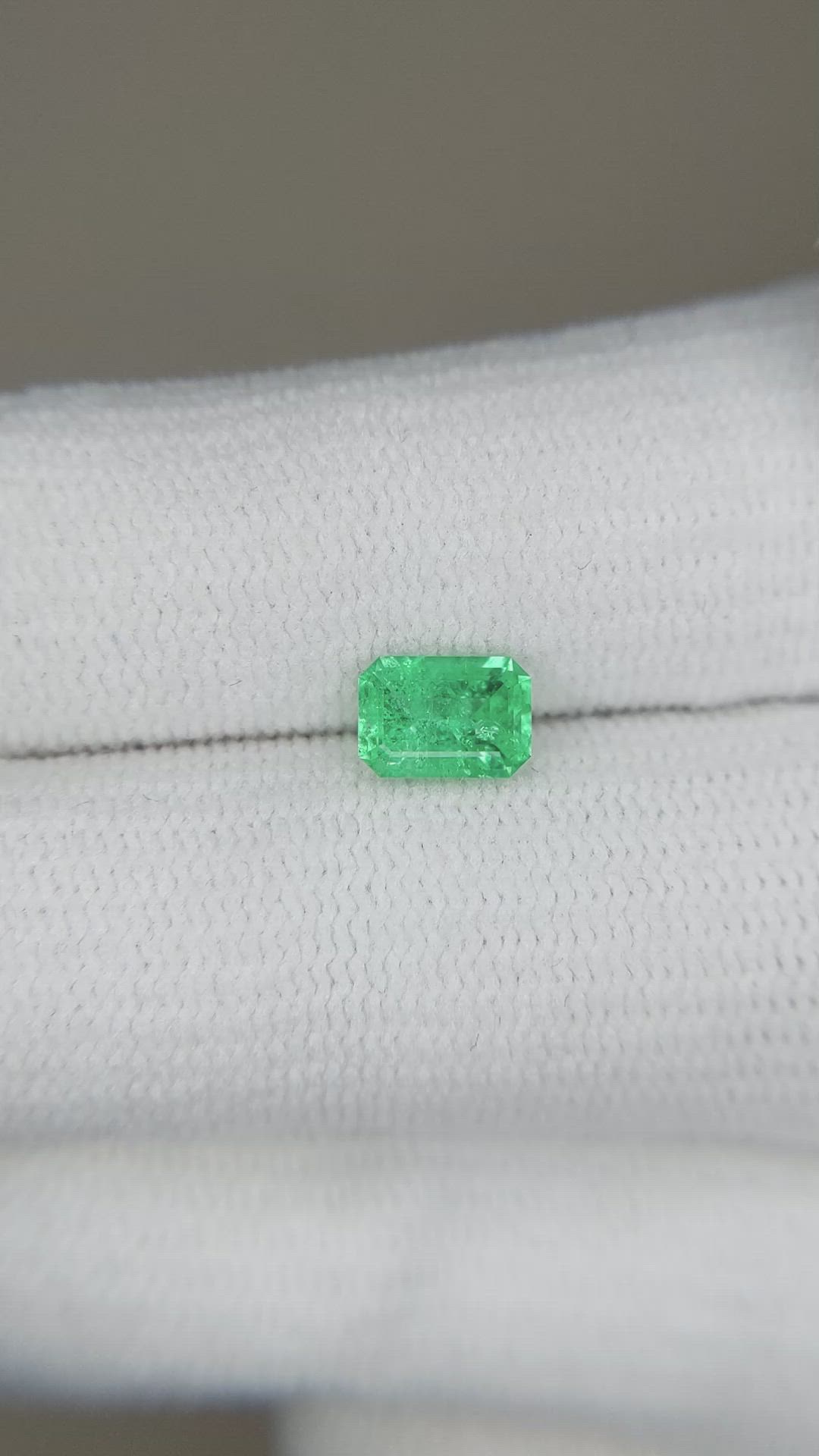 0.62 Ct. Emerald from Russia Size Video