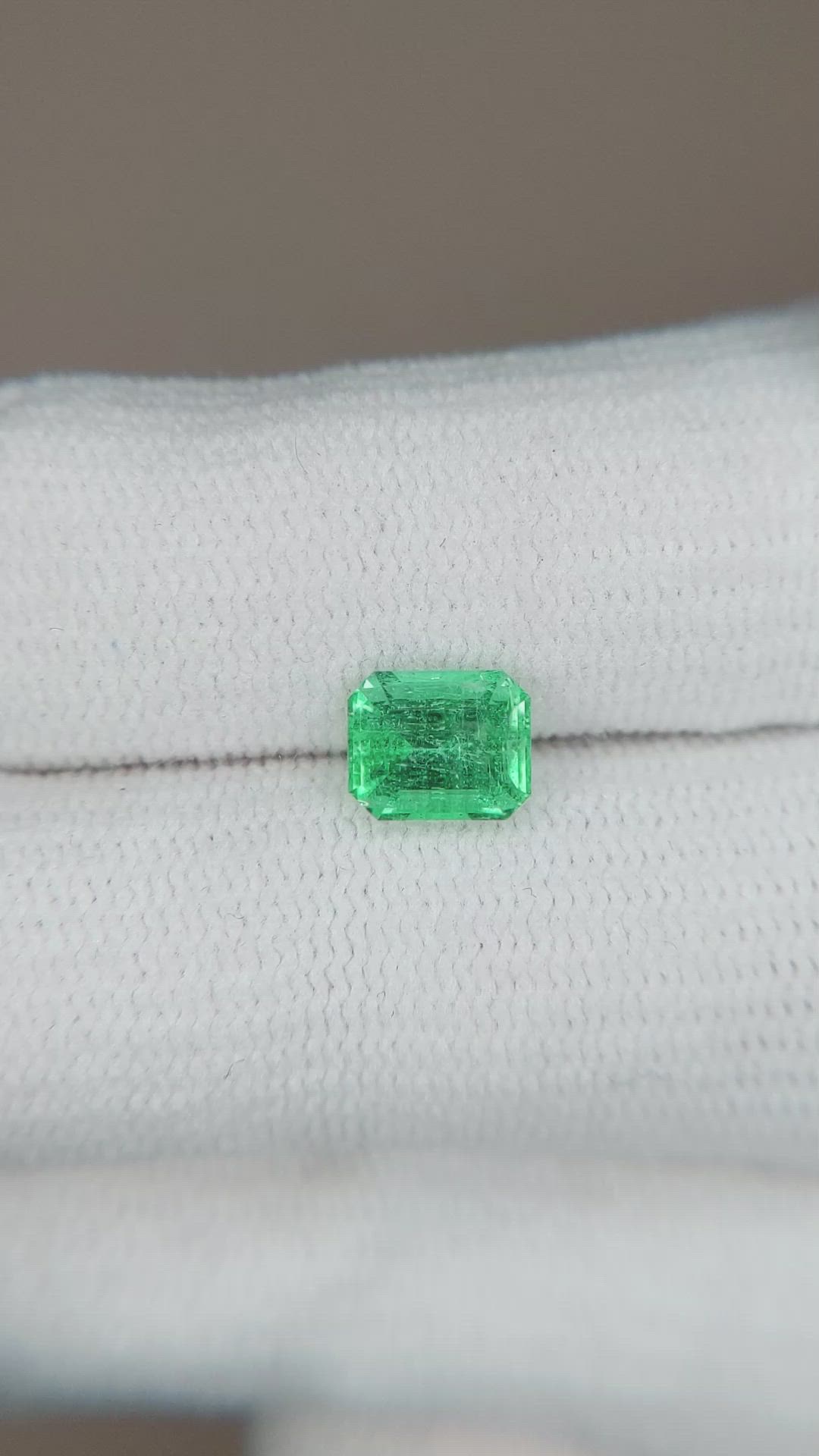0.94 Ct. Emerald from Russia Size Video