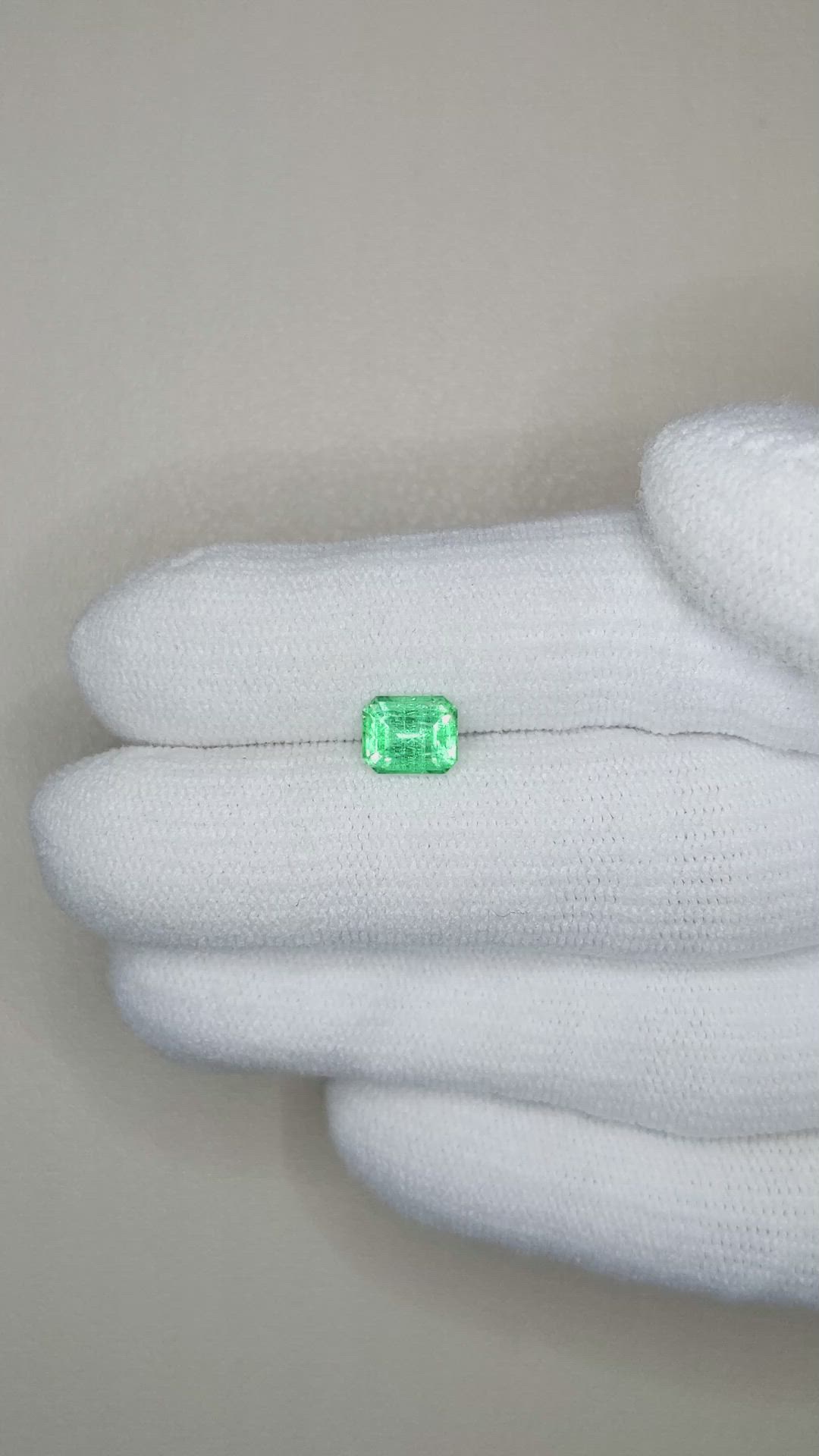 0.94 Ct. Emerald from Russia Size Video