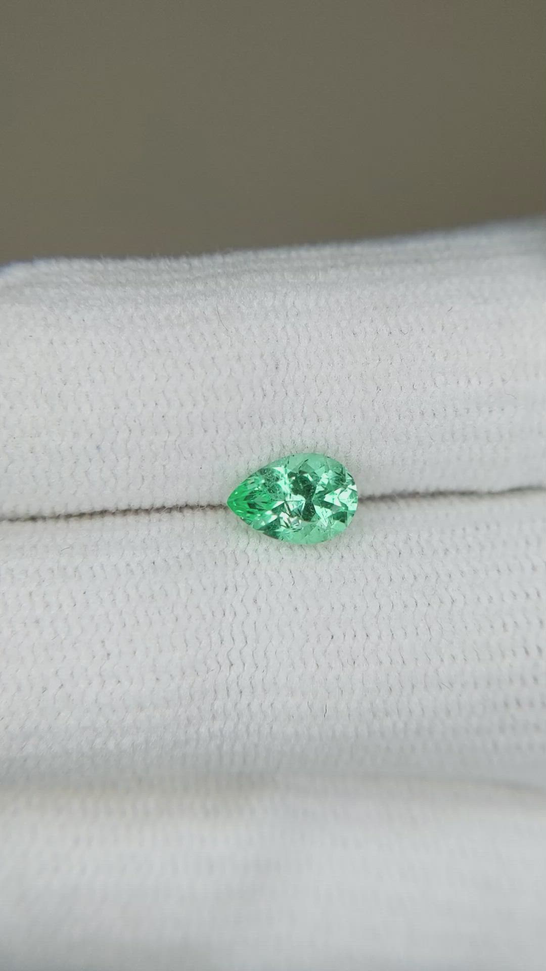 0.60 Ct. Emerald from Russia Size Video
