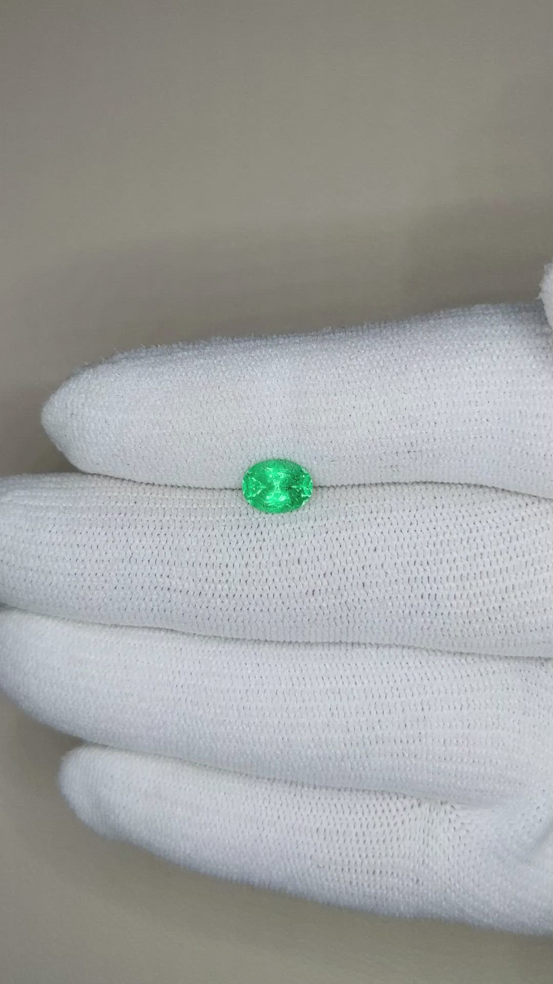 0.94 Ct. Emerald from Russia Size Video