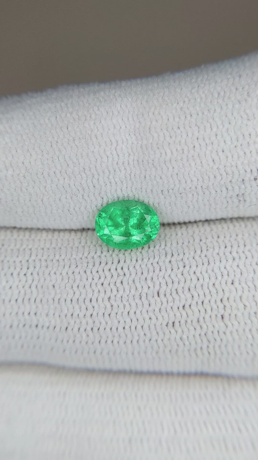 0.94 Ct. Emerald from Russia Size Video