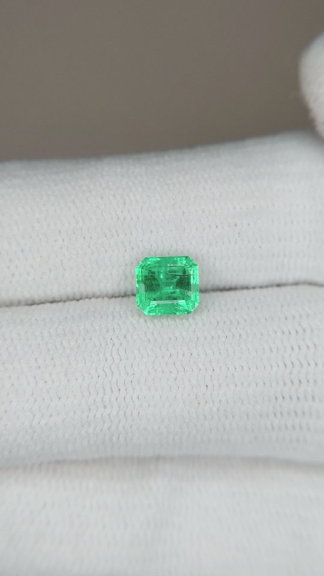0.82 Ct. Emerald from Russia Size Video