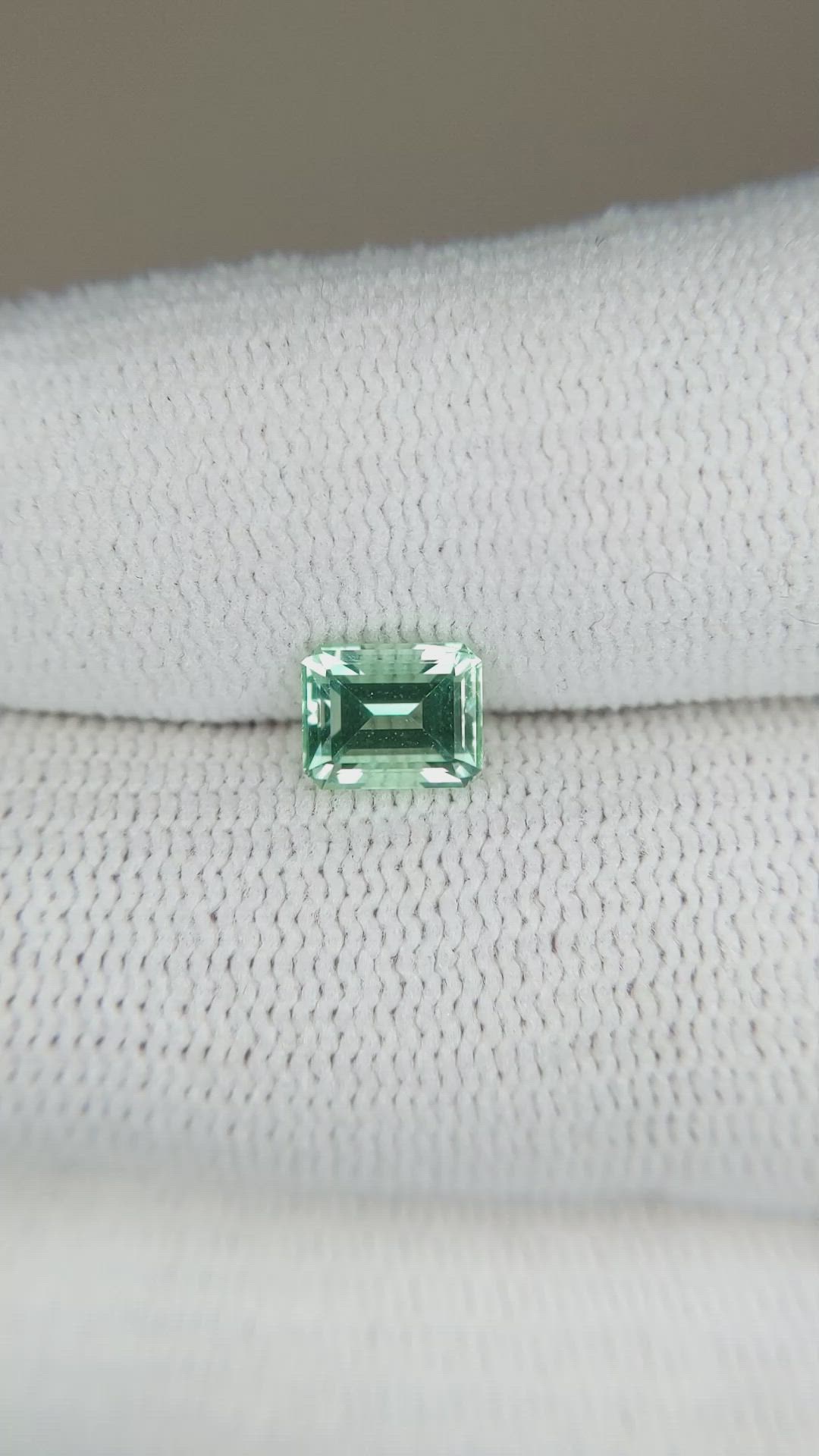 0.96 Ct. Emerald from Russia Size Video