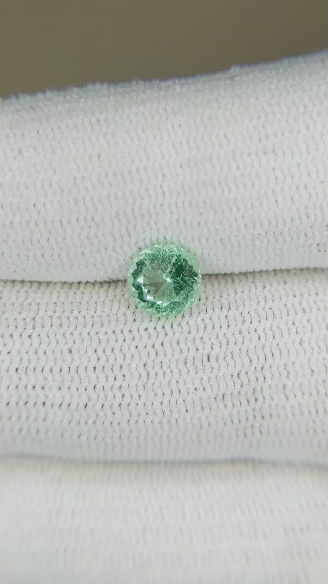 0.90 Ct. Emerald from Russia Size Video