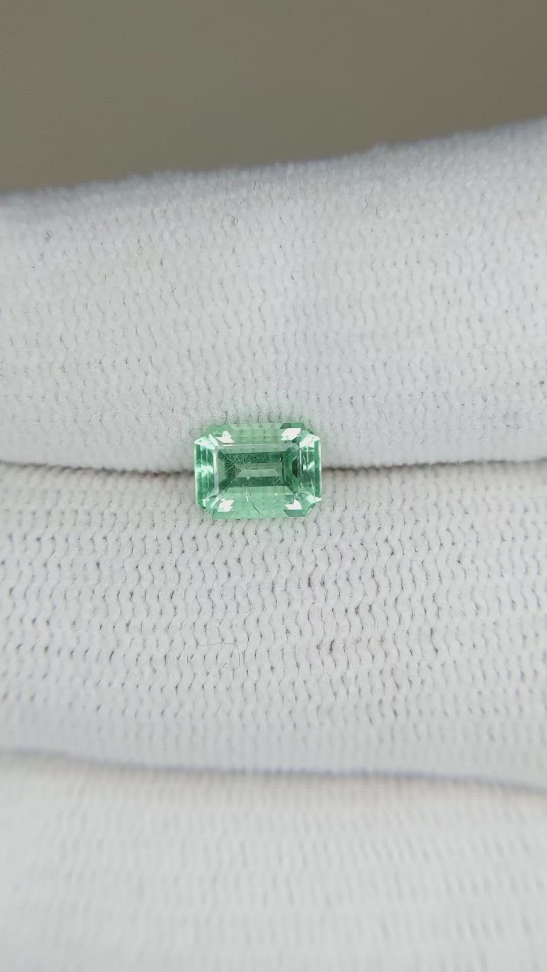 0.93 Ct. Emerald from Russia Size Video