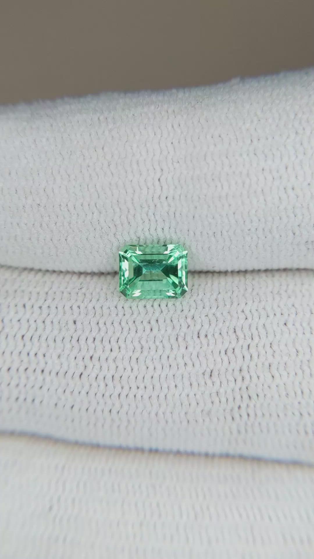 0.90 Ct. Emerald from Russia Size Video