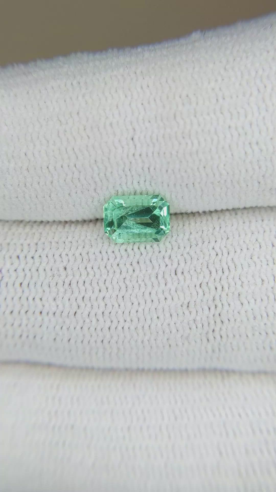 0.89 Ct. Emerald from Russia Size Video
