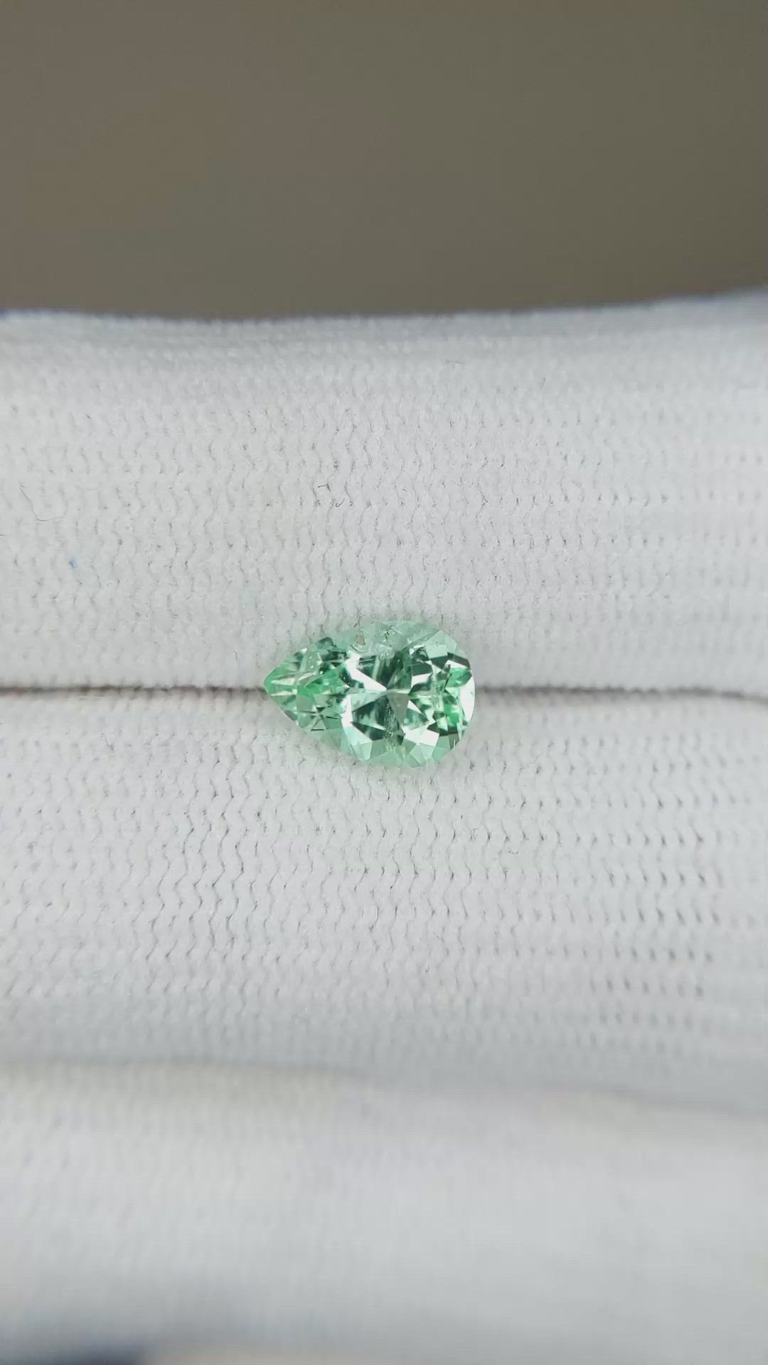 0.90 Ct. Emerald from Russia Size Video