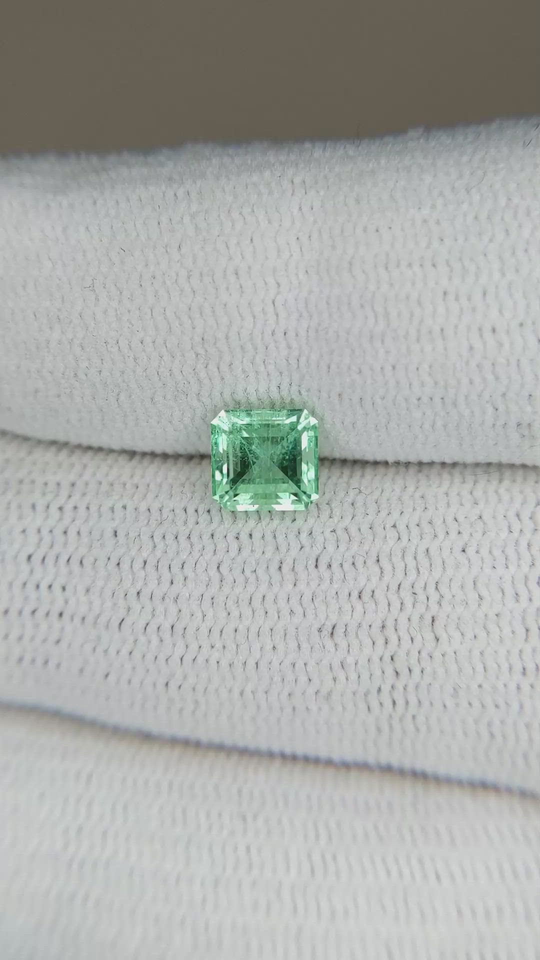 0.92 Ct. Emerald from Russia Size Video