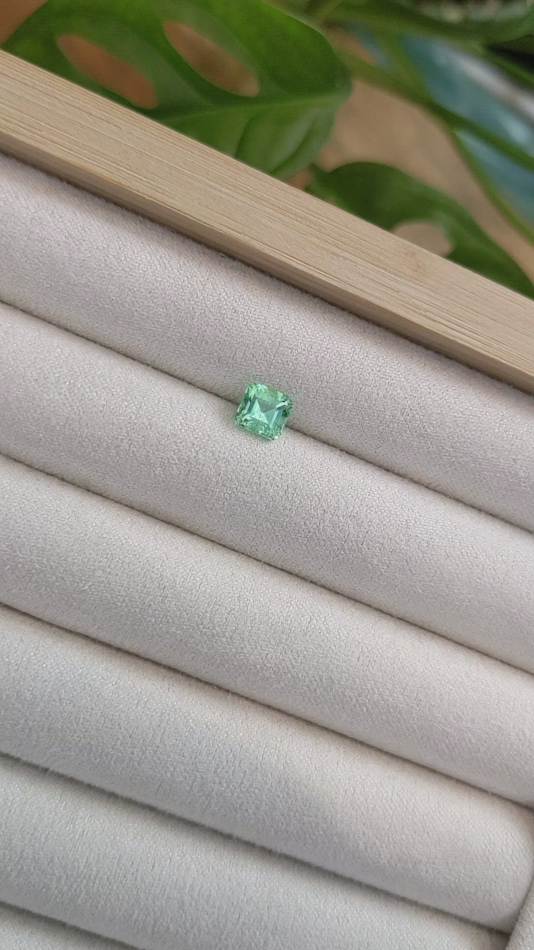 0.92 Ct. Emerald from Russia Size Video