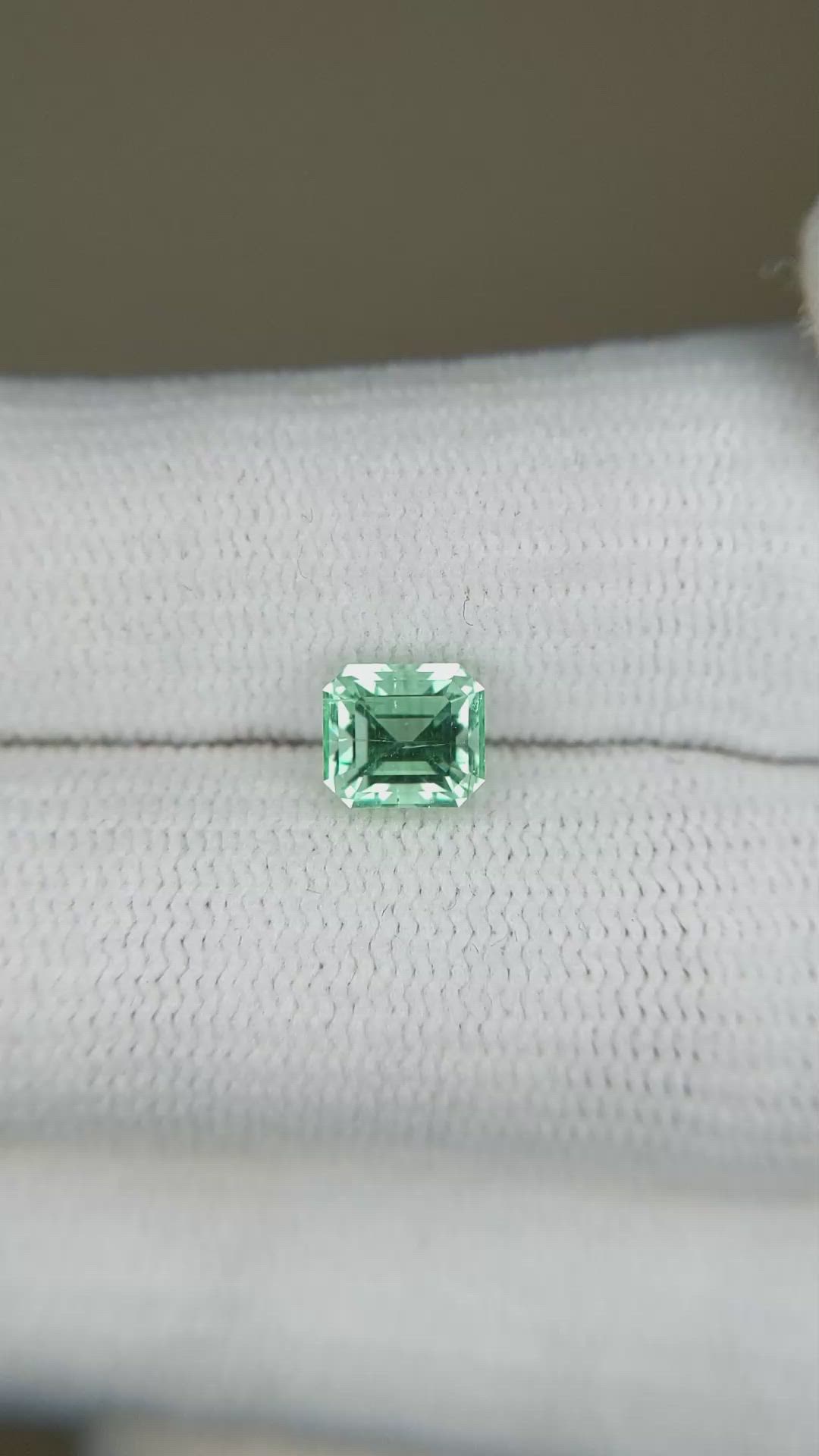 0.95 Ct. Emerald from Russia Size Video