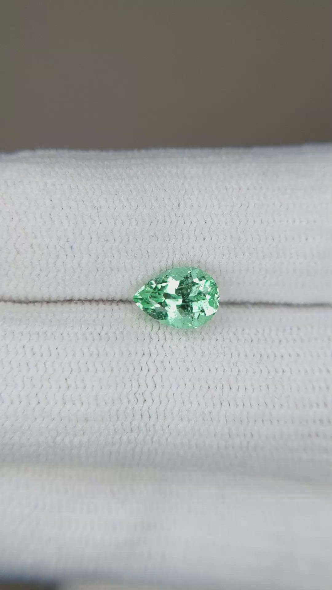 0.95 Ct. Emerald from Russia Size Video