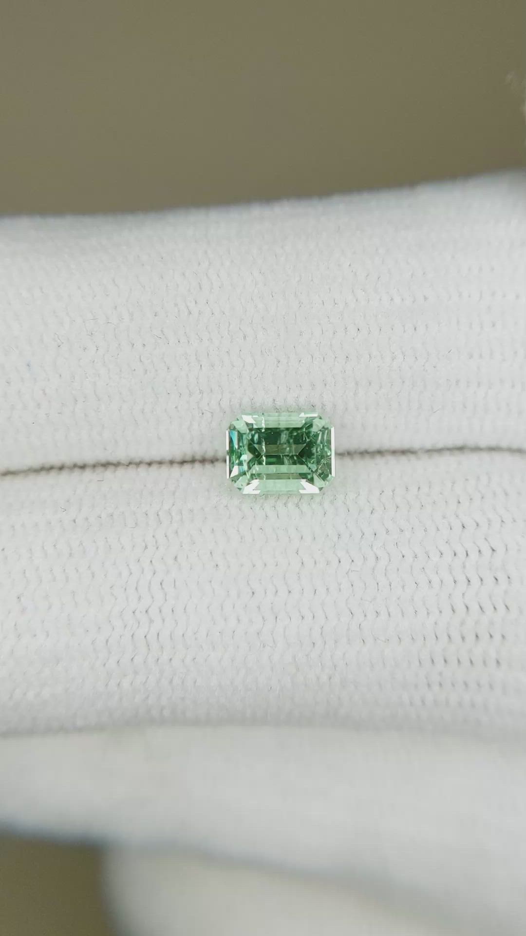 0.75 Ct. Emerald from Russia Size Video