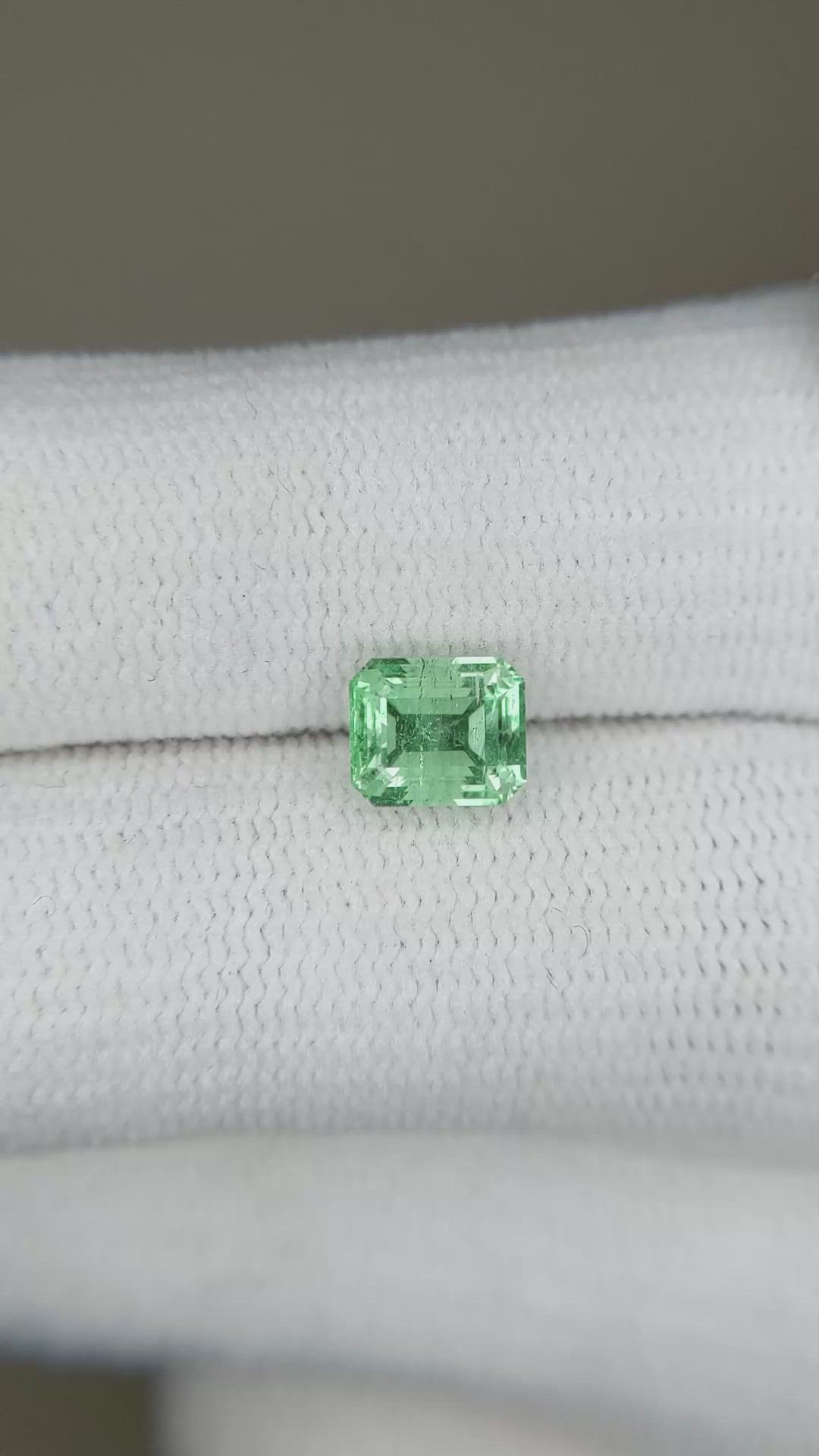 0.98 Ct. Emerald from Russia Size Video