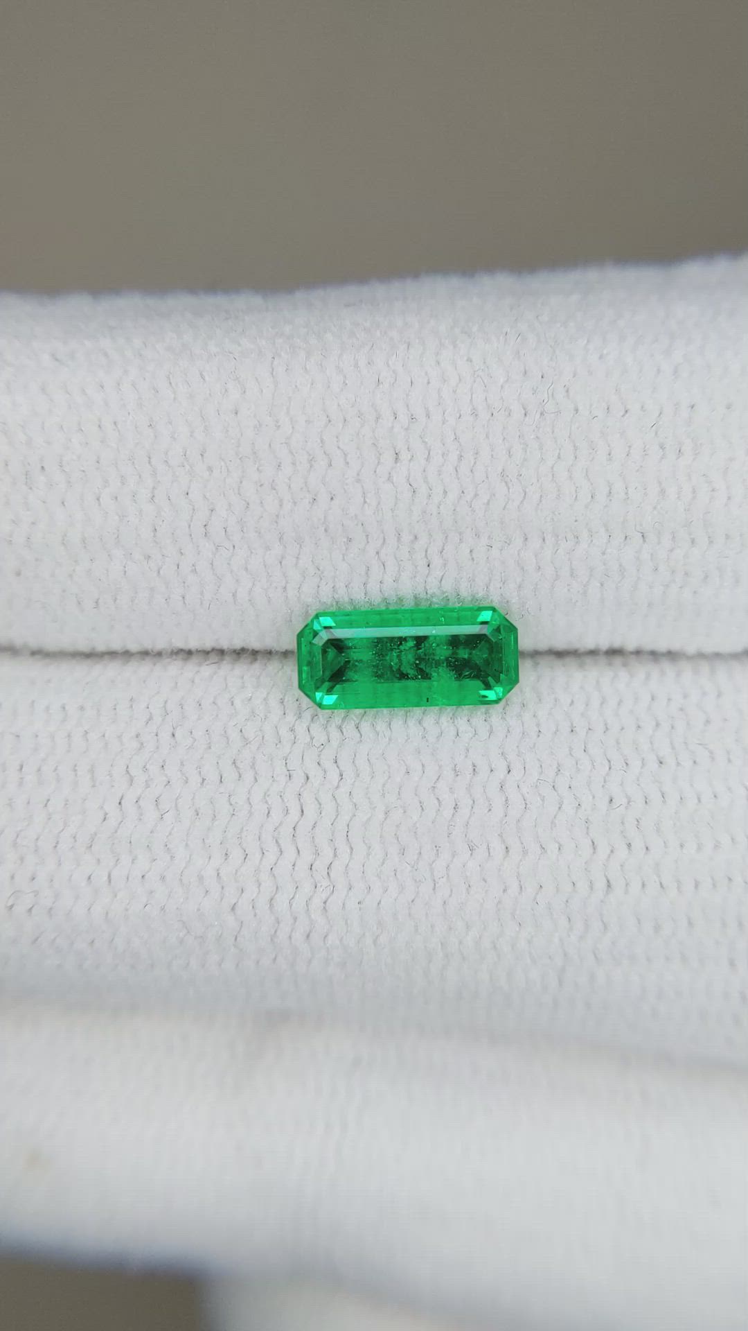 0.70 Ct. Emerald from Russia Size Video