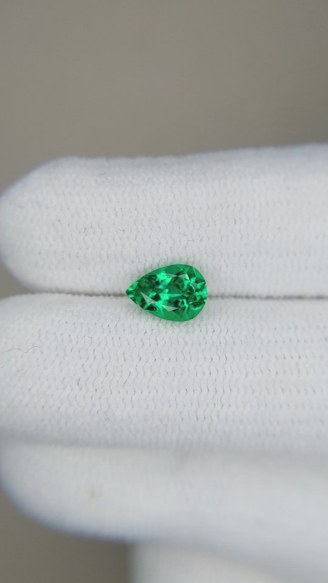 0.72 Ct. Emerald from Russia Size Video