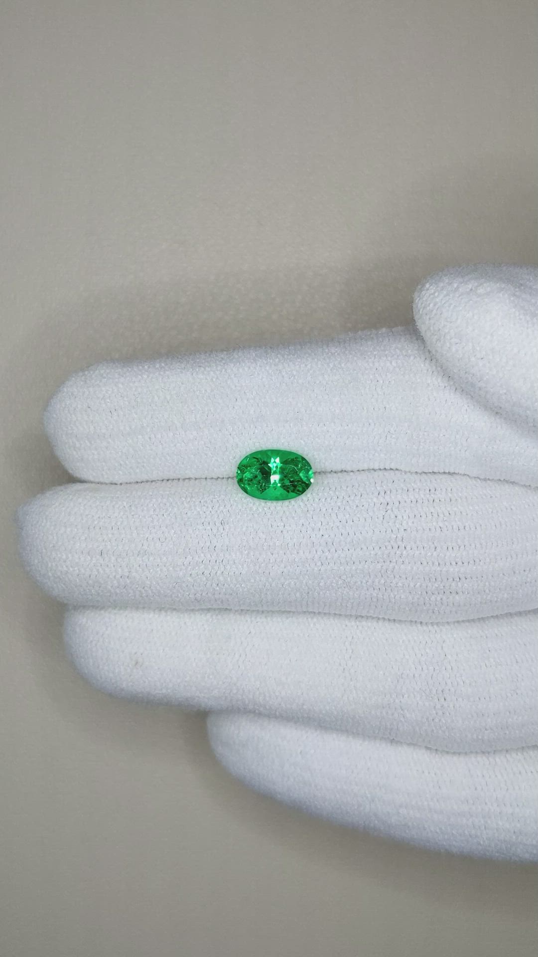 0.95 Ct. Emerald from Russia Size Video