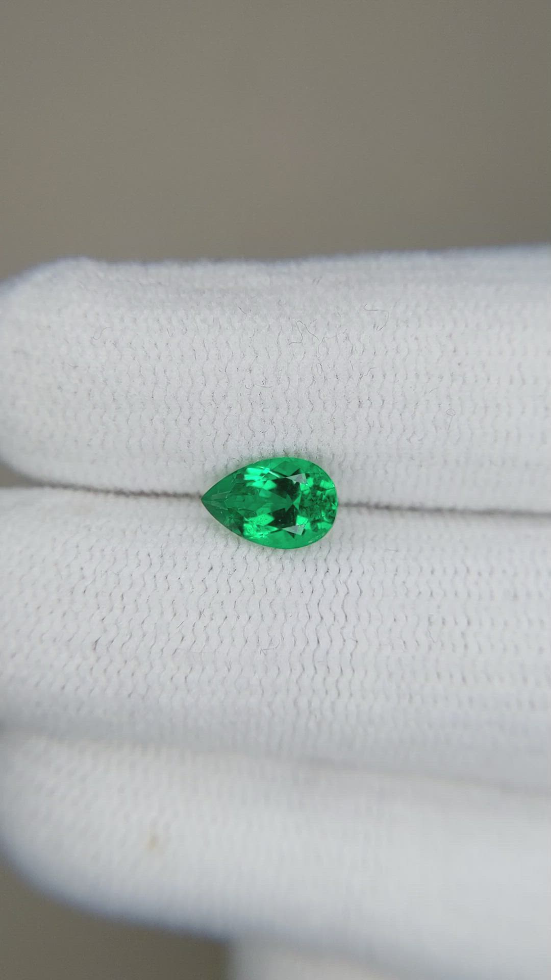 0.71 Ct. Emerald from Russia Size Video