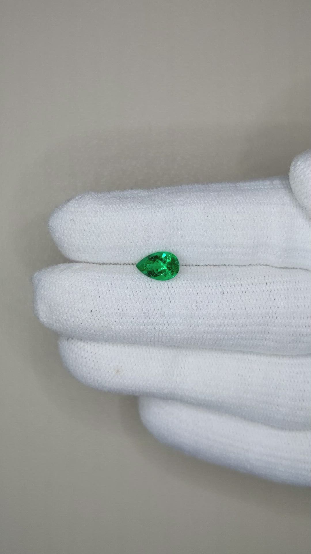 0.71 Ct. Emerald from Russia Size Video