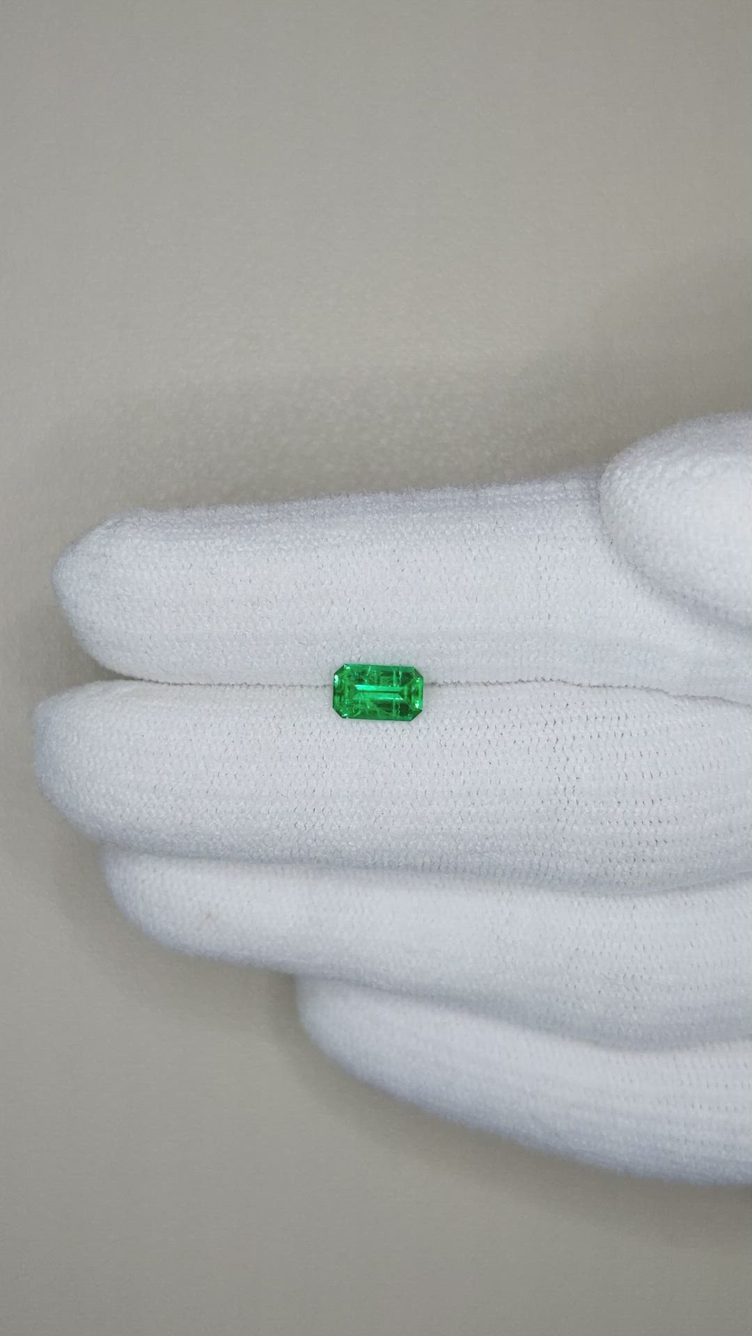 0.50 Ct. Emerald from Russia Size Video
