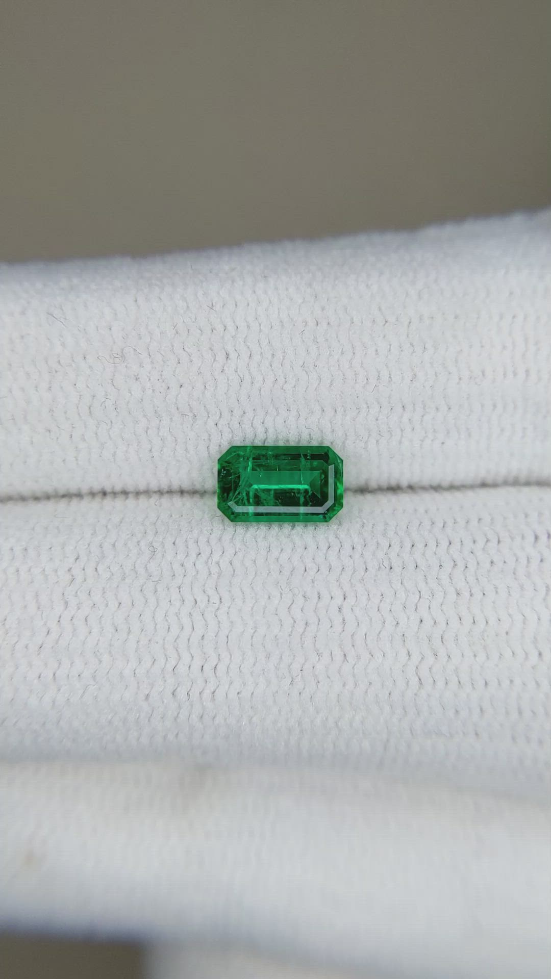 0.50 Ct. Emerald from Russia Size Video