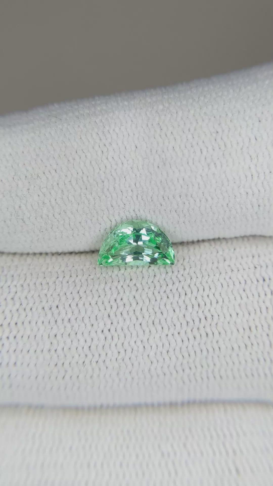 0.93 Ct. Emerald from Russia Size Video