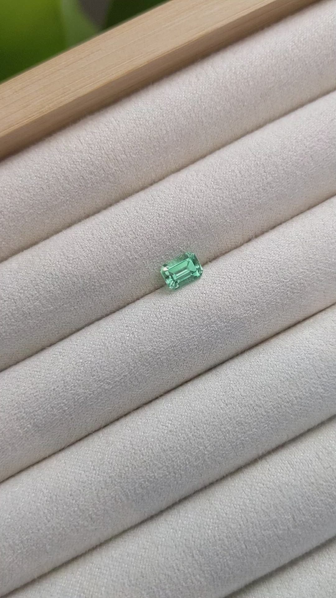 0.75 Ct. Emerald from Russia Size Video