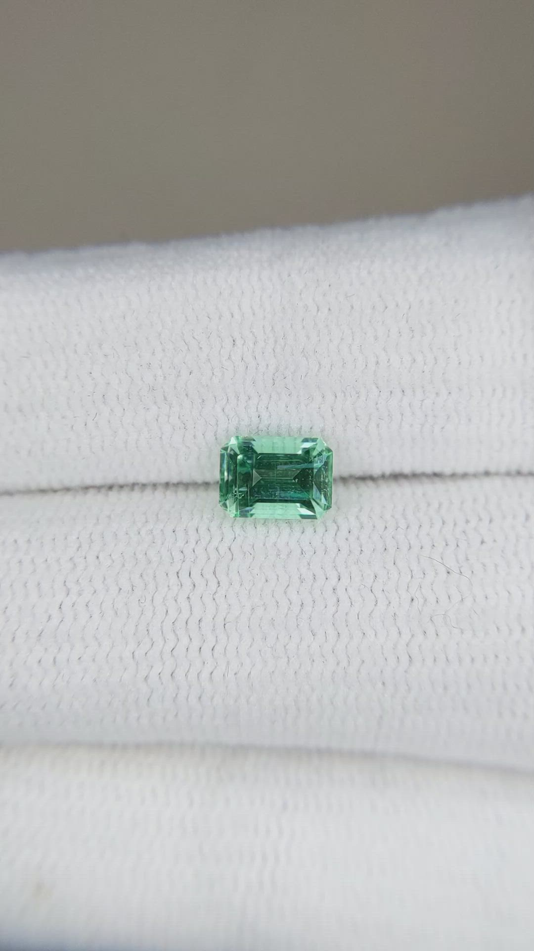 0.75 Ct. Emerald from Russia Size Video