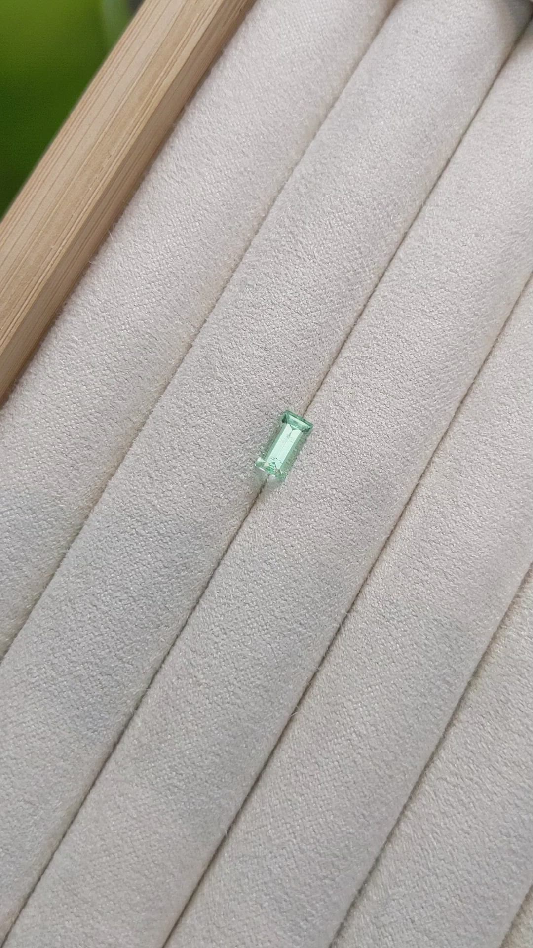0.60 Ct. Emerald from Russia Size Video