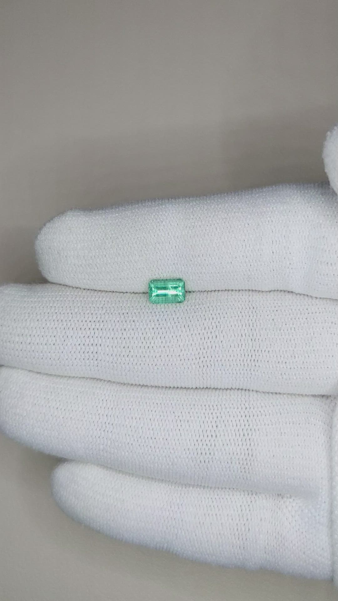0.64 Ct. Emerald from Russia Size Video