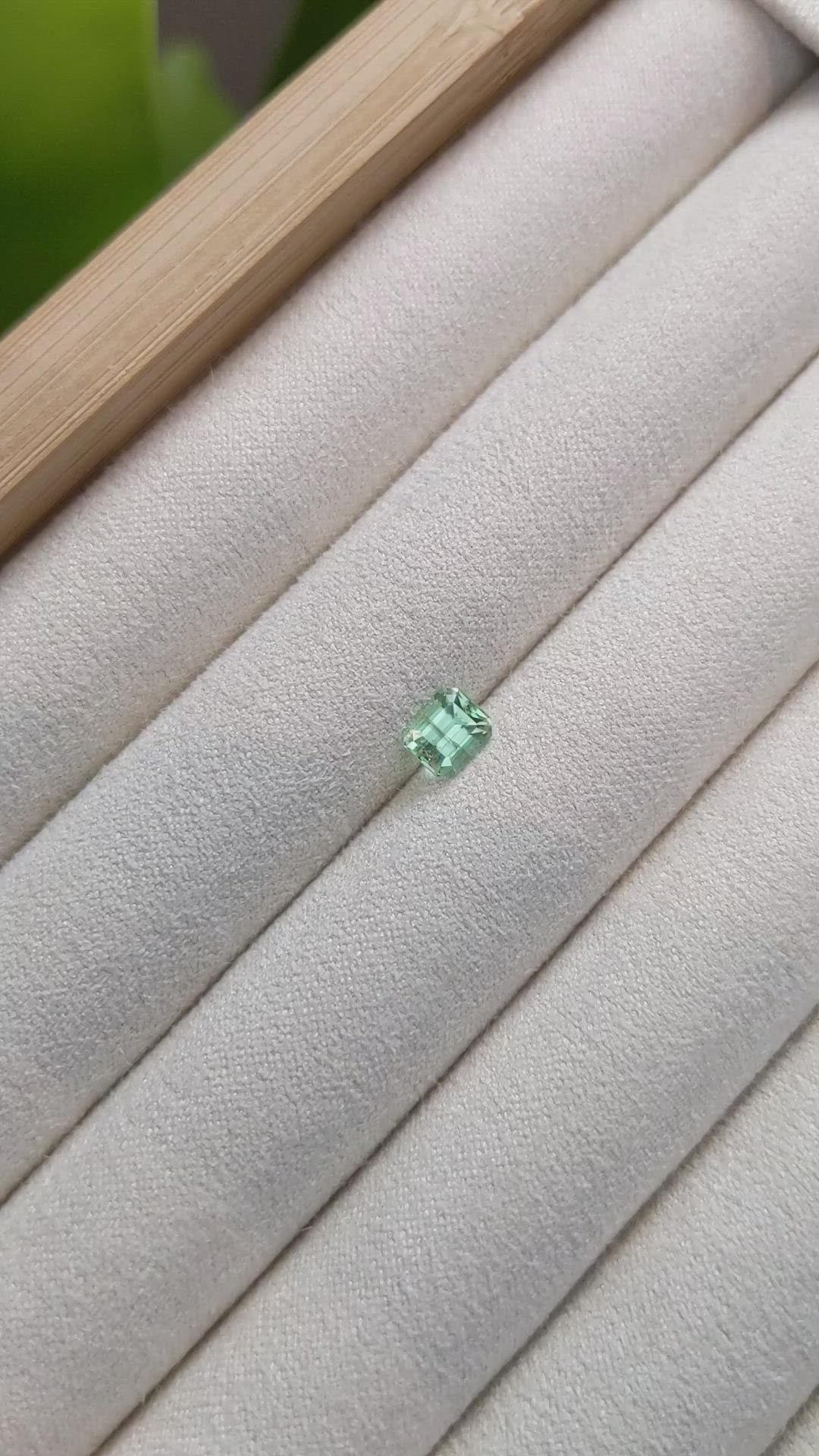 0.70 Ct. Emerald from Russia Size Video