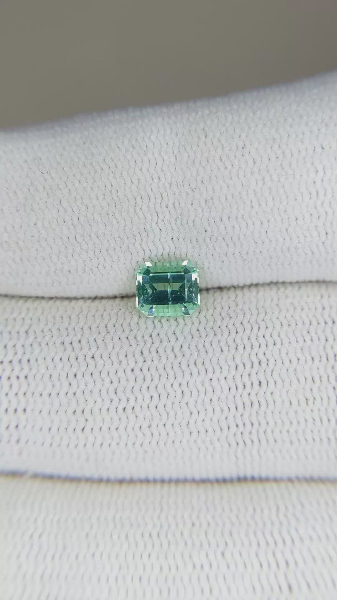 0.70 Ct. Emerald from Russia Size Video