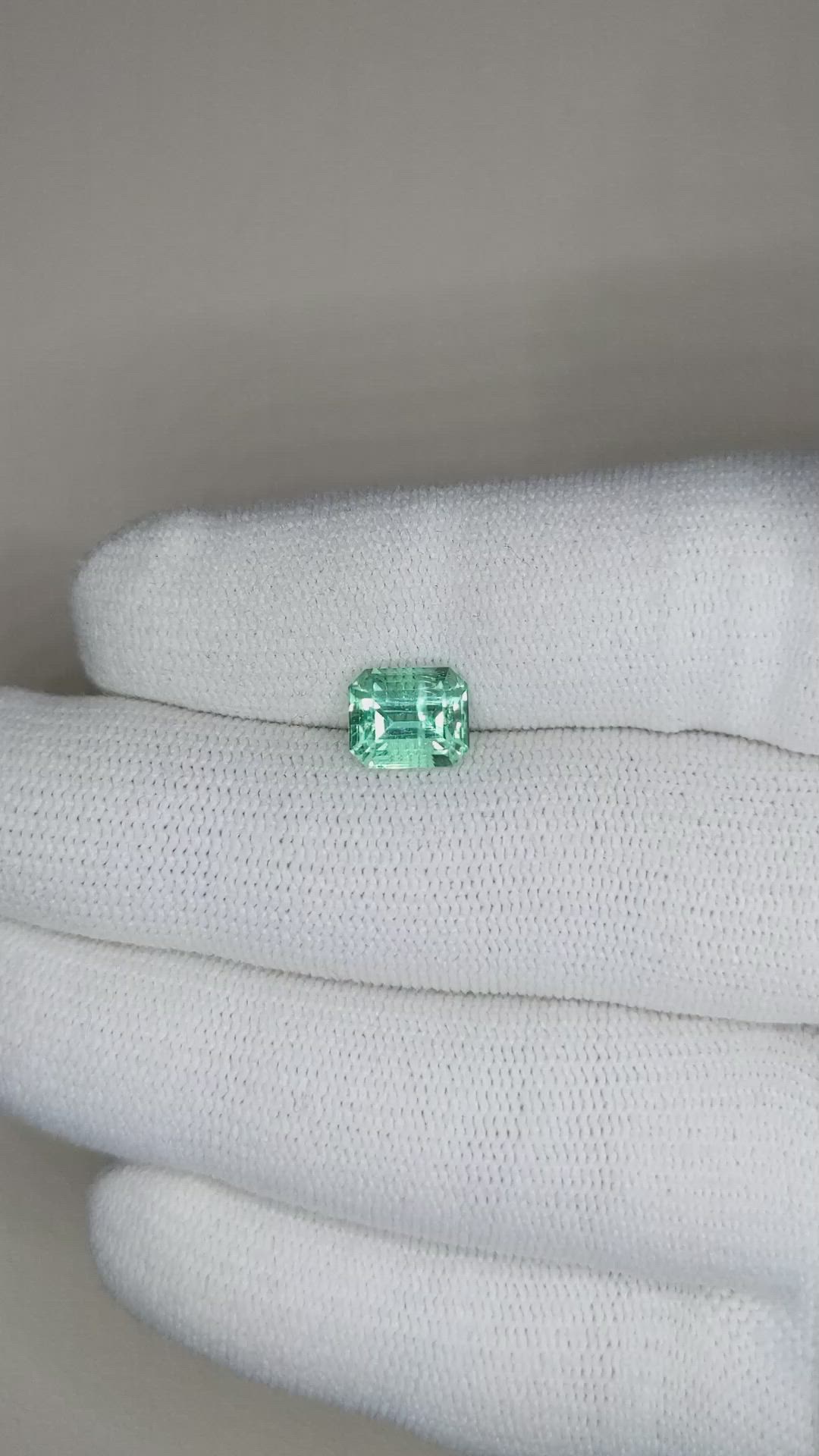 1.75 Ct. Emerald from Russia Size Video