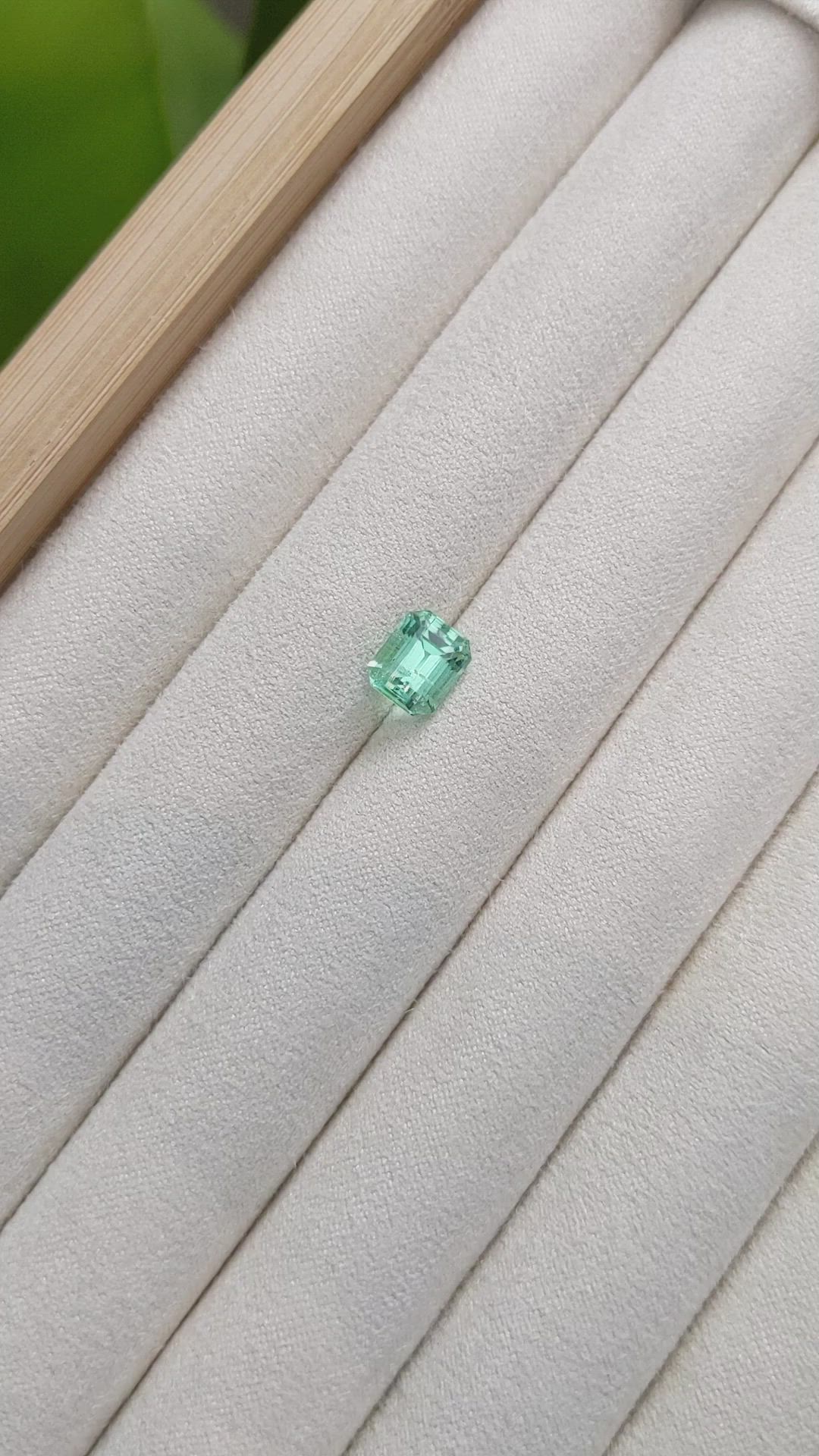 1.75 Ct. Emerald from Russia Size Video