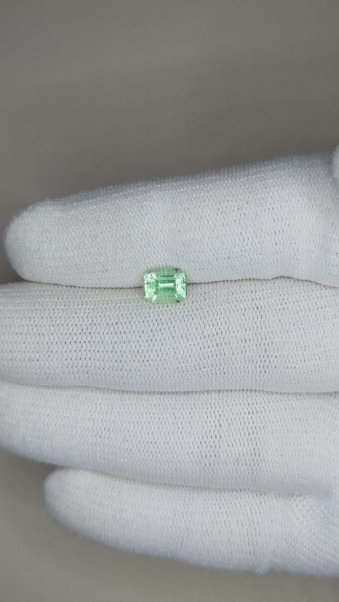 1.00 Ct. Emerald from Russia Size Video