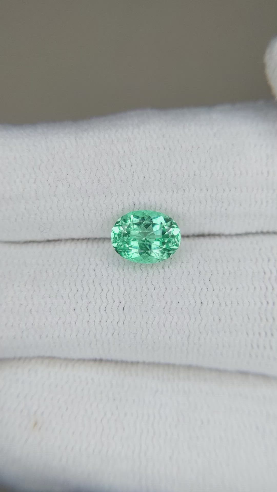 1.02 Ct. Emerald from Russia Size Video