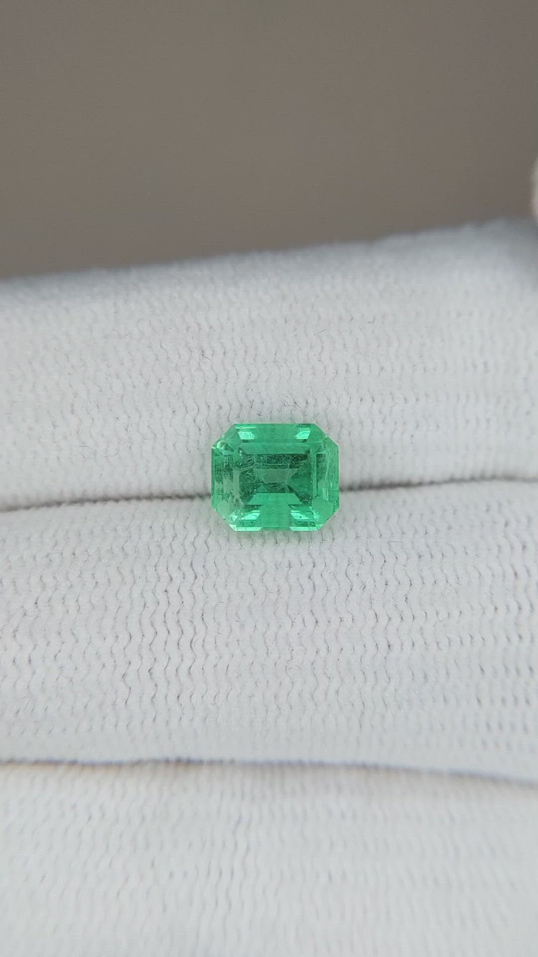 1.23 Ct. Emerald from Russia Size Video