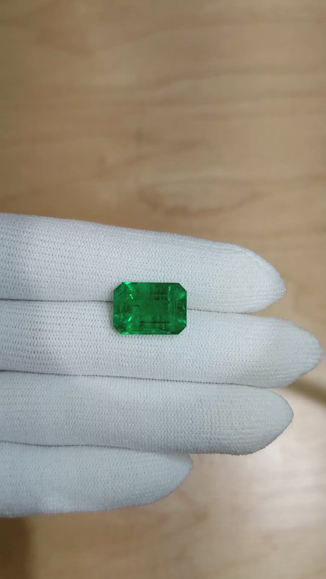 8.95 Ct. Emerald from Zambia Size Video