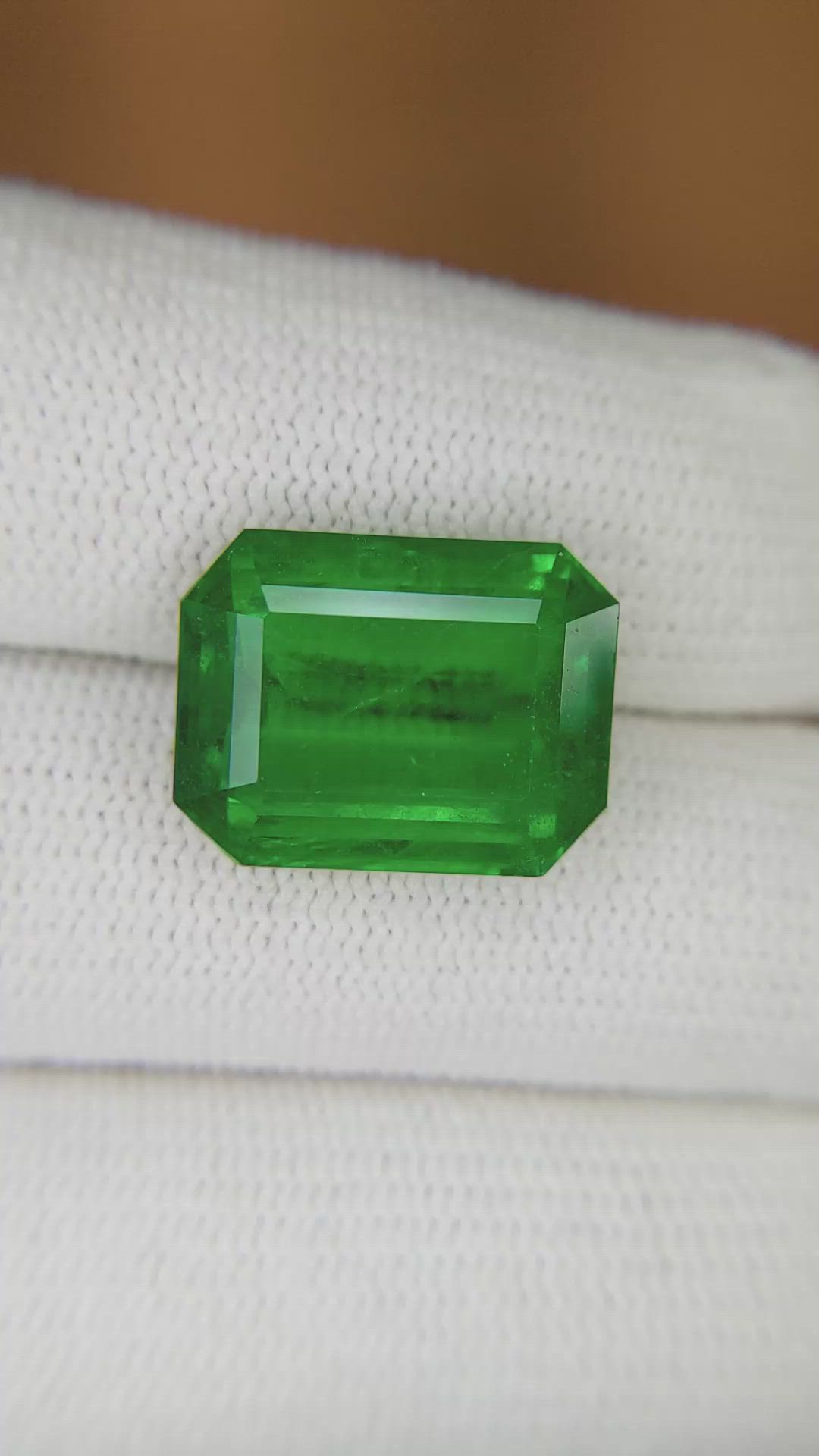 9.77 Ct. Emerald from Zambia Size Video