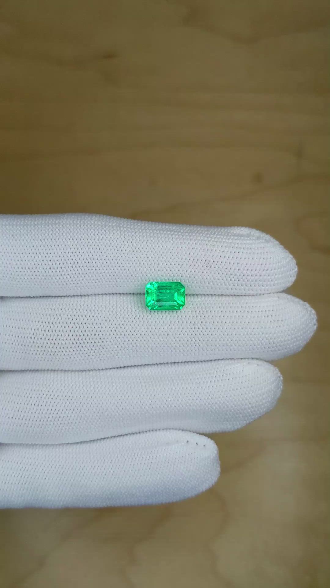 2.21 Ct. Emerald from Colombia Size Video