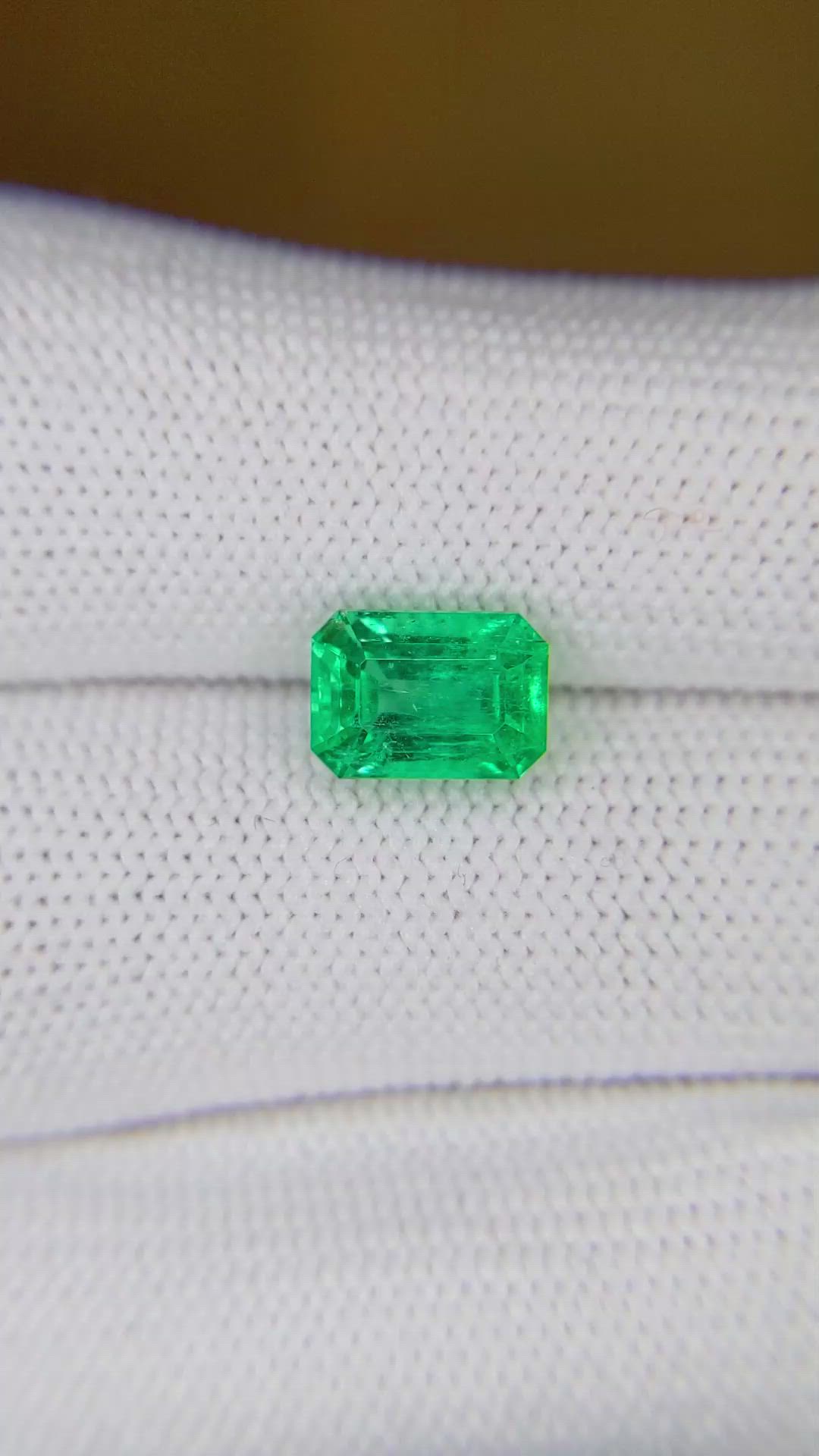 2.21 Ct. Emerald from Colombia Size Video