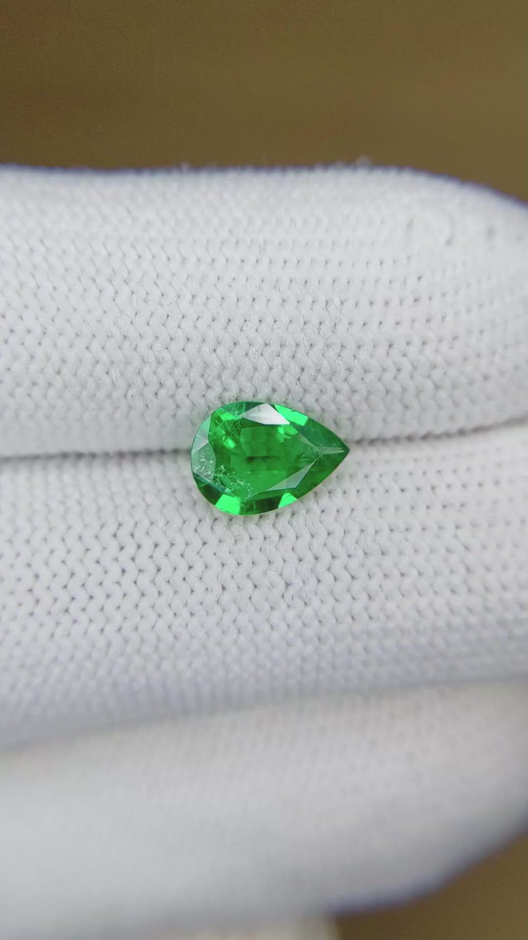 0.98 Ct. Emerald from Zambia Size Video